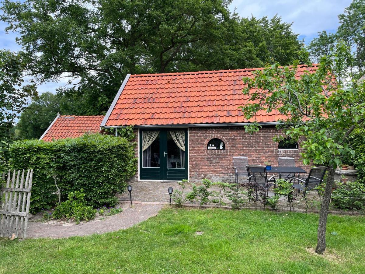 Landelijk Gelegen Huisje Op Erf Veeningen Exterior foto