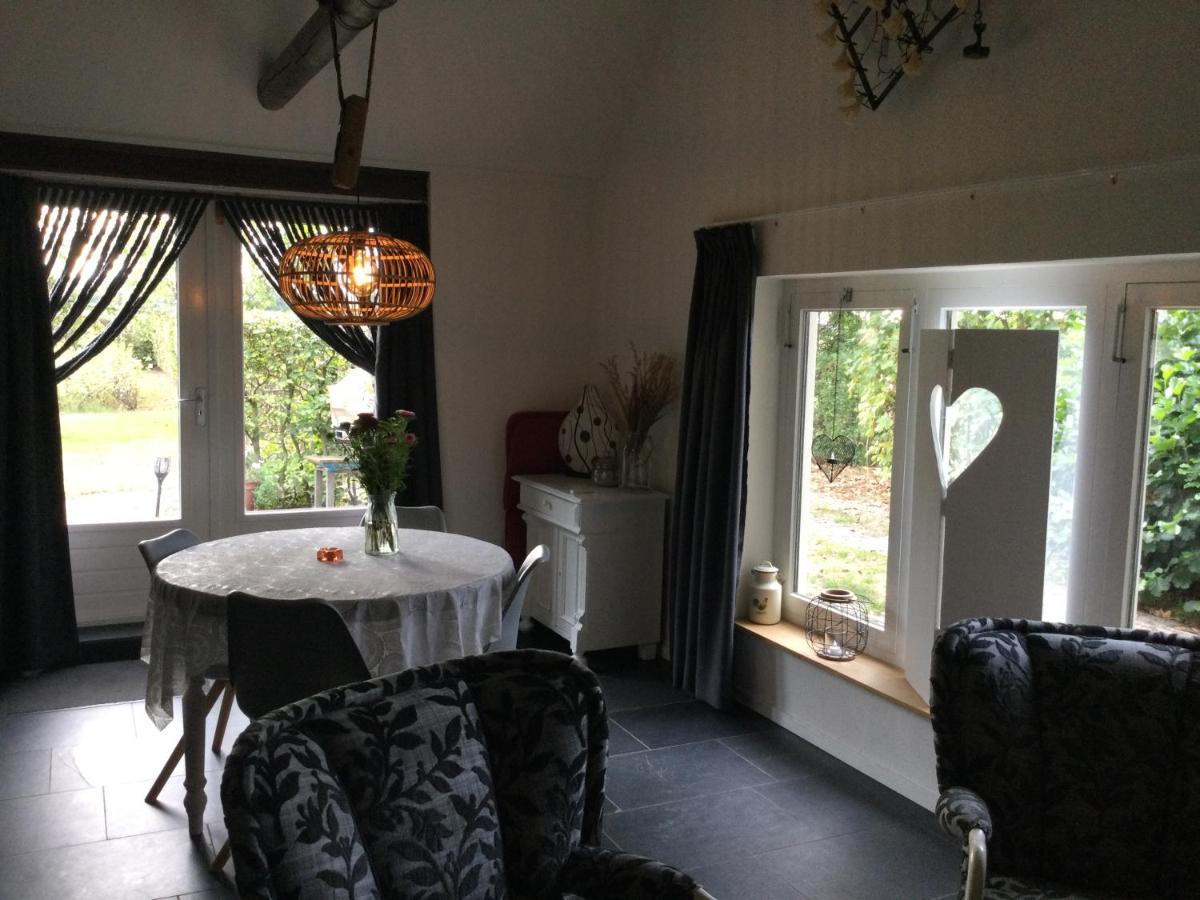 Landelijk Gelegen Huisje Op Erf Veeningen Exterior foto