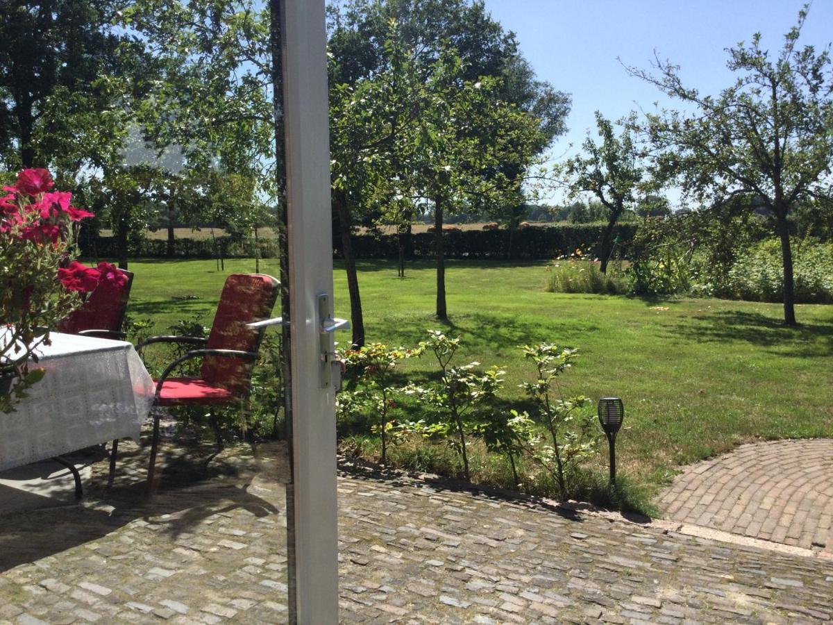 Landelijk Gelegen Huisje Op Erf Veeningen Exterior foto